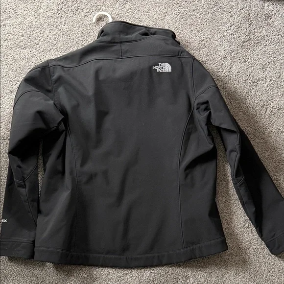 The North Face Women's Black Softshell Jacket - Picture 2 of 2
